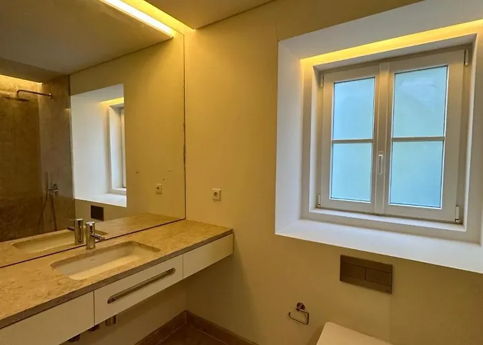 Privade In Baixa With Private Bathroom ホームステイ *