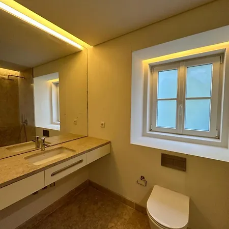 Privade In Baixa With Private Bathroom בית אירוח *